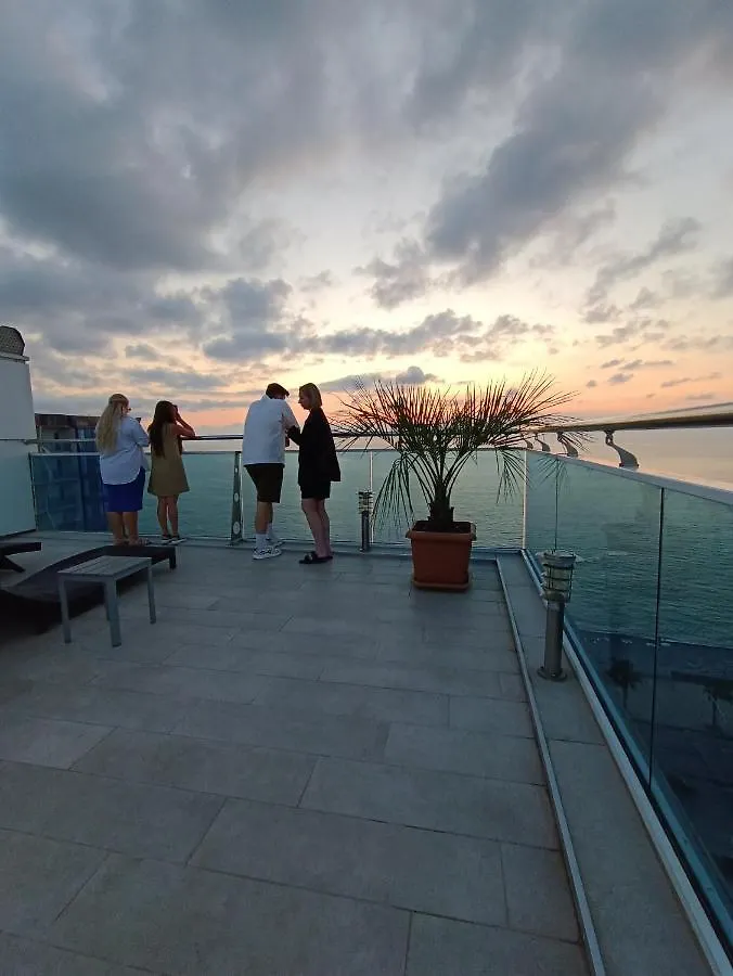 Studio In Sunrise Next To The Sea Batumi